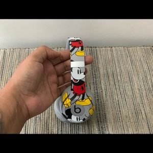 Limited edition Mickey Mouse beats (solo 3 wireless)